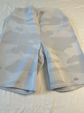 ALO BIKER SHORTS